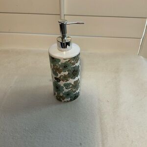 Elegant Floral Soap Dispenser - Green and White